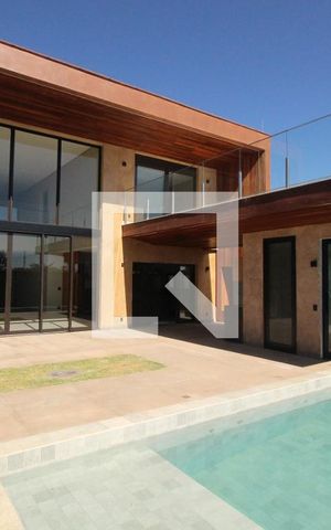 Casa de condomínio à venda com 494m², 4 quartos e 6 vagasPiscina