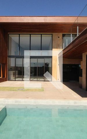 Casa de condomínio à venda com 494m², 4 quartos e 6 vagasPiscina