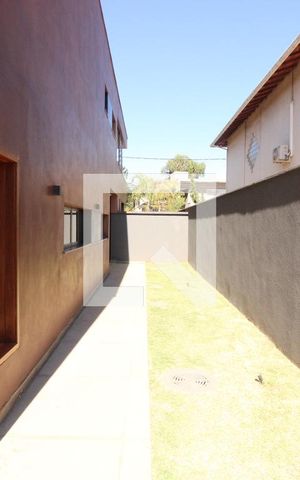 Casa de condomínio à venda com 494m², 4 quartos e 6 vagasLateral da casa