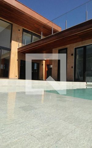 Casa de condomínio à venda com 494m², 4 quartos e 6 vagasPiscina