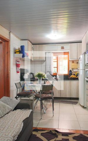 Casa à venda com 65m², 2 quartos e 2 vagasSala
