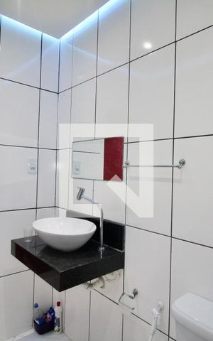 Casa para alugar com 74m², 2 quartos e sem vaga Casa para alugar com 74m², 2 quartos e sem vagaBanheiro