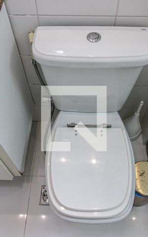 Apartamento à venda com 160m², 4 quartos e 2 vagas Apartamento à venda com 160m², 4 quartos e 2 vagasBanheiro Social