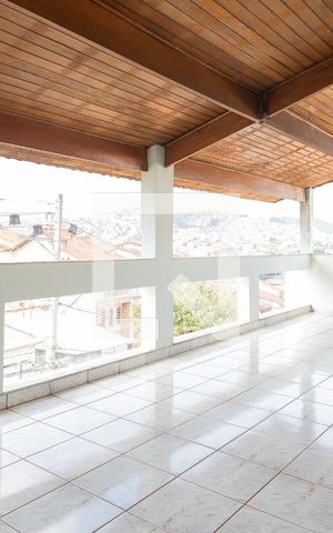 Casa à venda com 429m², 4 quartos e 6 vagas Casa à venda com 429m², 4 quartos e 6 vagasSacada 1 - Suíte 3