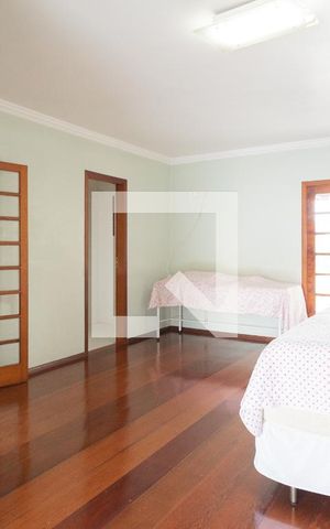 Casa à venda com 429m², 4 quartos e 6 vagas Casa à venda com 429m², 4 quartos e 6 vagasSuíte 3