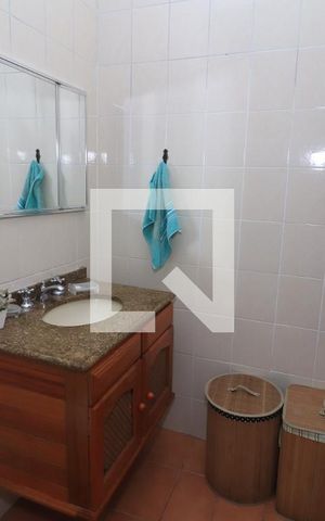 Casa de condomínio à venda com 194m², 5 quartos e 3 vagasBanheiro