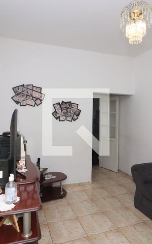 Casa de condomínio à venda com 194m², 5 quartos e 3 vagasSala de TV