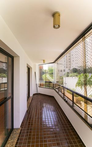 Apartamento à venda com 163m², 4 quartos e 3 vagas Apartamento à venda com 163m², 4 quartos e 3 vagasVaranda da Sala