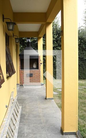 Casa de condomínio para alugar com 285m², 6 quartos e 4 vagasQuintal