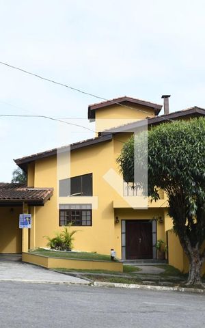 Casa de condomínio para alugar com 285m², 6 quartos e 4 vagasFachada