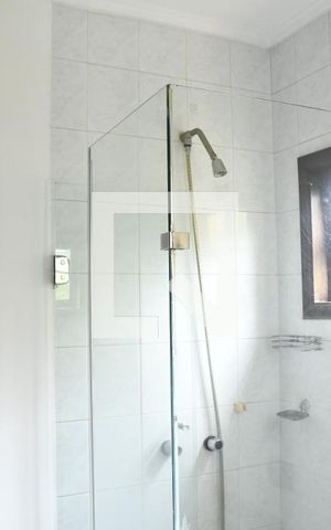 Casa de condomínio para alugar com 285m², 6 quartos e 4 vagasBanheiro social