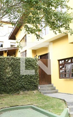 Casa de condomínio para alugar com 285m², 6 quartos e 4 vagasQuintal