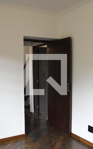 Casa de condomínio para alugar com 285m², 6 quartos e 4 vagasQuarto 2