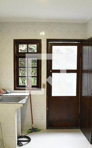 Casa de condomínio para alugar com 285m², 6 quartos e 4 vagasÁrea de Serviço