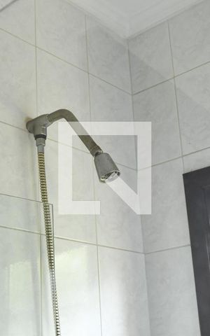 Casa de condomínio para alugar com 285m², 6 quartos e 4 vagasBanheiro social