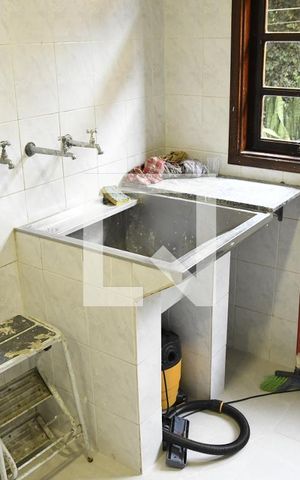 Casa de condomínio para alugar com 285m², 6 quartos e 4 vagasÁrea de Serviço