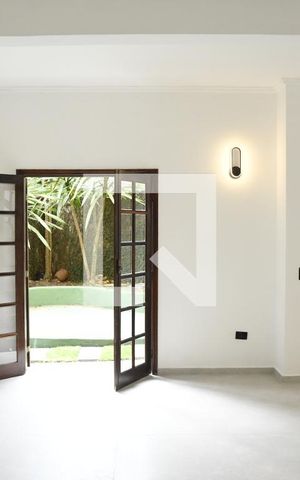 Casa de condomínio para alugar com 285m², 6 quartos e 4 vagasSala