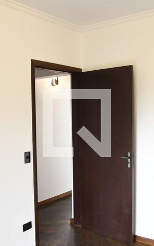 Casa de condomínio para alugar com 285m², 6 quartos e 4 vagasQuarto