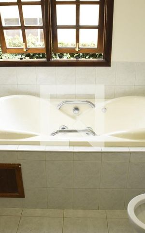 Casa de condomínio para alugar com 285m², 6 quartos e 4 vagasBanheiro da Suíte 2