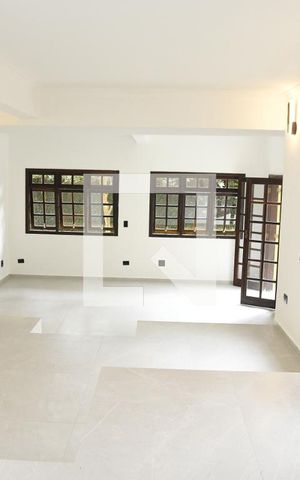 Casa de condomínio para alugar com 285m², 6 quartos e 4 vagasSala