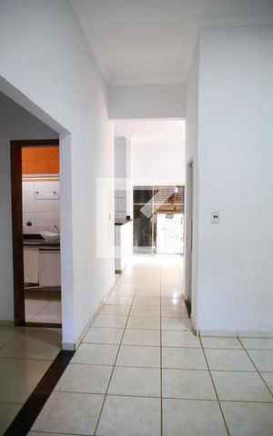 Casa à venda com 180m², 3 quartos e 2 vagasCorredor 