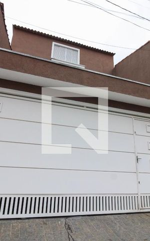 Casa à venda com 70m², 2 quartos e 2 vagas Casa à venda com 70m², 2 quartos e 2 vagasFachada
