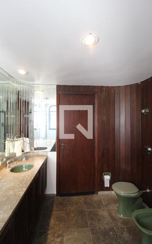 Apartamento para alugar com 210m², 3 quartos e 4 vagasBanheiro Social