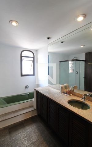Apartamento para alugar com 210m², 3 quartos e 4 vagasBanheiro Social