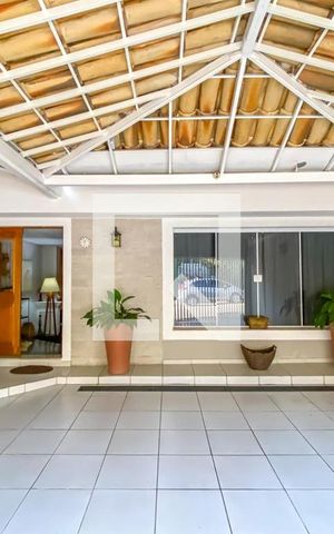 Casa à venda com 240m², 4 quartos e 2 vagas Casa à venda com 240m², 4 quartos e 2 vagasGaragem