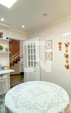 Casa à venda com 240m², 4 quartos e 2 vagas Casa à venda com 240m², 4 quartos e 2 vagasCozinha