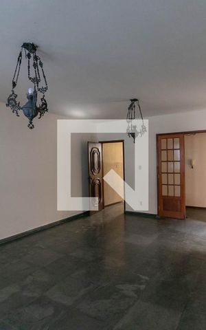 Casa à venda com 225m², 4 quartos e 3 vagas Casa à venda com 225m², 4 quartos e 3 vagasSala