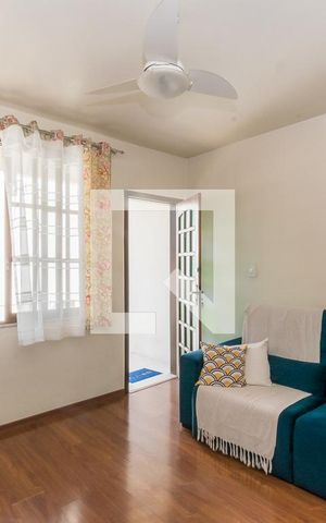 Casa à venda com 180m², 5 quartos e 5 vagas Casa à venda com 180m², 5 quartos e 5 vagasCasa fundos - Sala