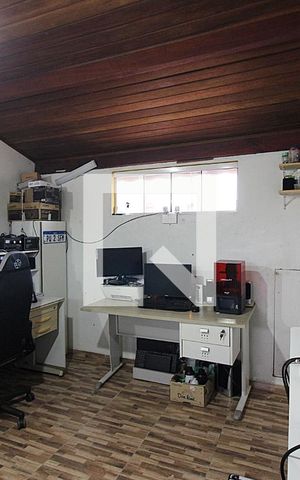 Casa à venda com 215m², 3 quartos e 2 vagasEscritório