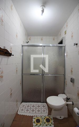 Casa à venda com 215m², 3 quartos e 2 vagasQuarto 1 - Suíte Banheiro