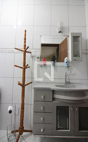 Casa à venda com 215m², 3 quartos e 2 vagasQuarto 2 - Suíte Banheiro