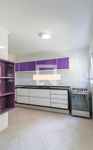 Casa de condomínio para alugar com 227m², 4 quartos e 4 vagas Casa de condomínio para alugar com 227m², 4 quartos e 4 vagasCozinha