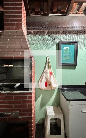 Casa à venda com 150m², 3 quartos e 2 vagas Casa à venda com 150m², 3 quartos e 2 vagasChurrasqueira