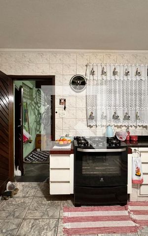 Casa à venda com 150m², 3 quartos e 2 vagas Casa à venda com 150m², 3 quartos e 2 vagasCozinha