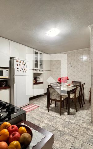 Casa à venda com 150m², 3 quartos e 2 vagas Casa à venda com 150m², 3 quartos e 2 vagasCozinha