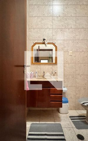Casa à venda com 150m², 3 quartos e 2 vagas Casa à venda com 150m², 3 quartos e 2 vagasBanheiro