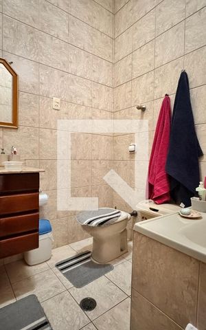 Casa à venda com 150m², 3 quartos e 2 vagas Casa à venda com 150m², 3 quartos e 2 vagasBanheiro