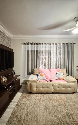 Casa à venda com 150m², 3 quartos e 2 vagas Casa à venda com 150m², 3 quartos e 2 vagasSala