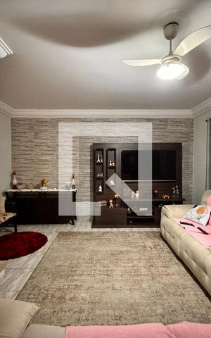 Casa à venda com 150m², 3 quartos e 2 vagas Casa à venda com 150m², 3 quartos e 2 vagasSala