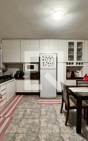 Casa à venda com 150m², 3 quartos e 2 vagas Casa à venda com 150m², 3 quartos e 2 vagasCozinha