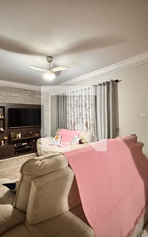 Casa à venda com 150m², 3 quartos e 2 vagas Casa à venda com 150m², 3 quartos e 2 vagasSala