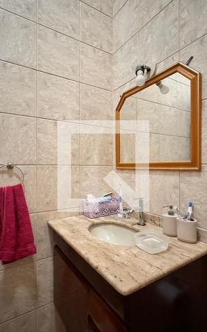 Casa à venda com 150m², 3 quartos e 2 vagas Casa à venda com 150m², 3 quartos e 2 vagasBanheiro