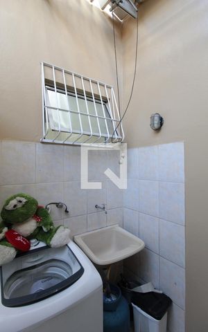 Casa à venda com 240m², 3 quartos e 2 vagasÁrea de Serviço