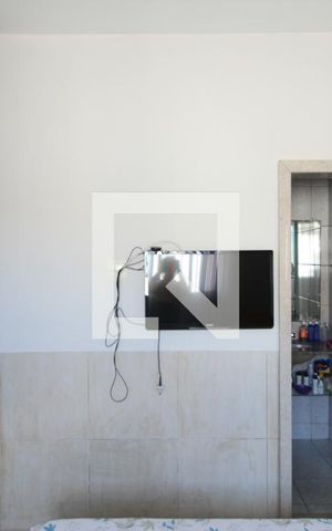 Casa à venda com 240m², 3 quartos e 2 vagasSuíte