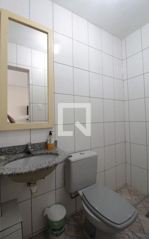 Casa à venda com 240m², 3 quartos e 2 vagasBanheiro Social 2