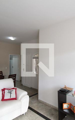 Casa à venda com 240m², 3 quartos e 2 vagasSala